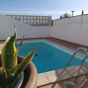 Moana Surf House Hostel Corralejo