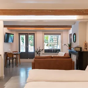 Must Be The Place Apartment